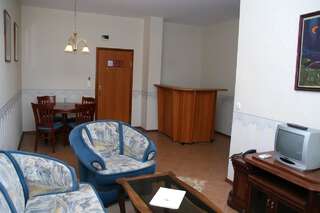 Отель Hotel Kristel Park - All Inclusive Light Кранево Семейный номер Делюкс (для 2 взрослых и 2 детей)-2
