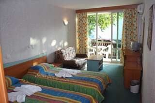 Отель Hotel Kristel Park - All Inclusive Light Кранево Двухместный номер с 1 кроватью или 2 отдельными кроватями и балконом-9